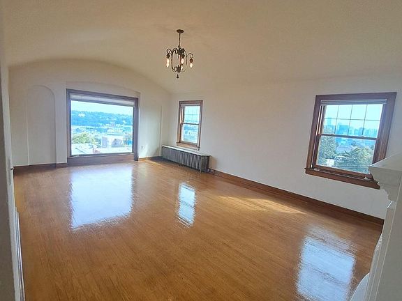 5th image of 1906 Bigelow Ave N #402
