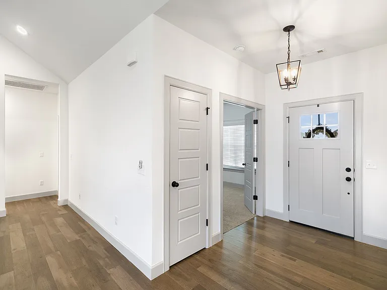 1001 Laux Ln — Photo 9
