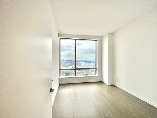 Rented by SERHANT. | media 10