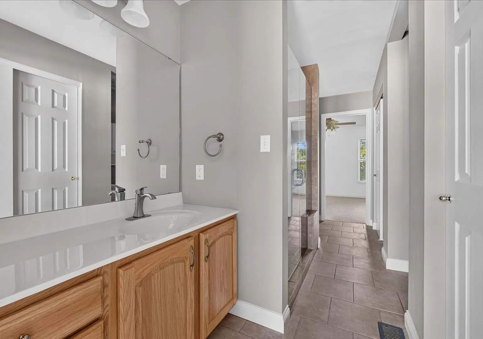 Welcome to this beautiful 3-bedroom spacious home — Photo 4