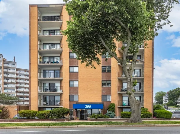 295 Lynn Shore Dr APT 702, Lynn, MA 01902