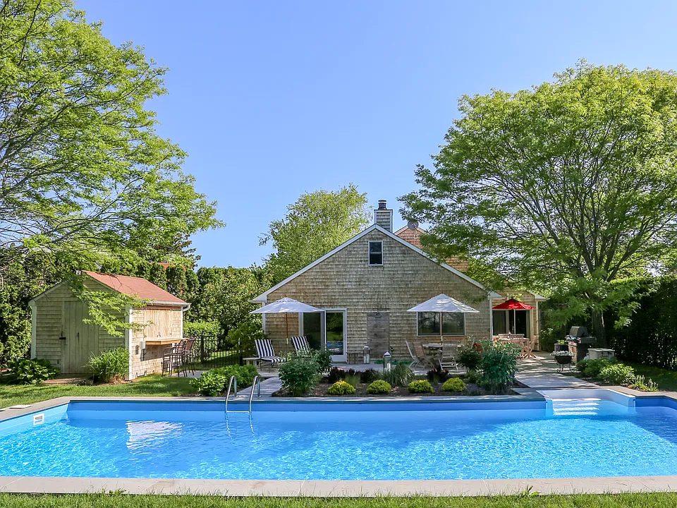 21 Meadowgrass Ln
