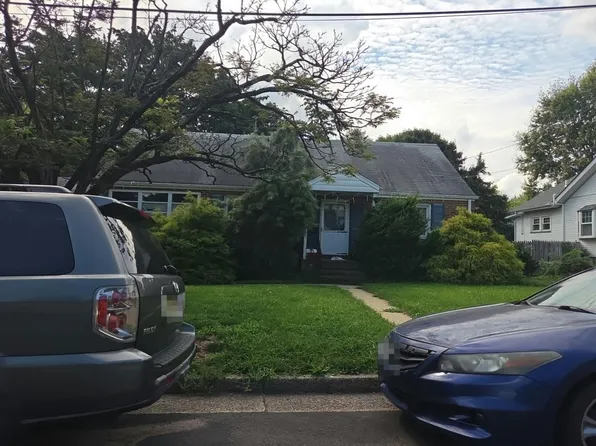 17 7th St, Edison, NJ 08837
