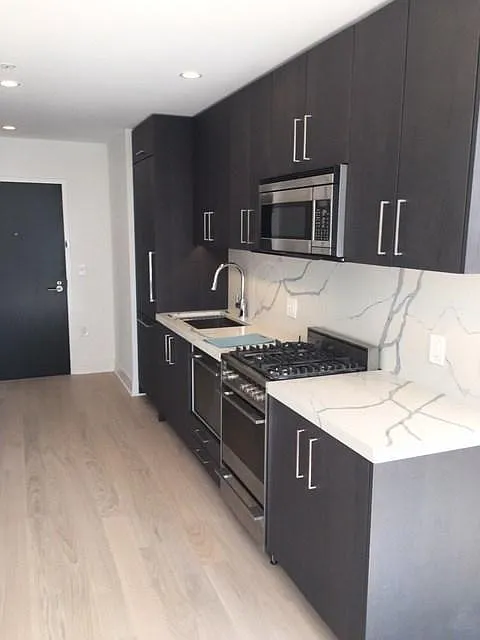 1 bed, 634 sqft, $3,950 — Photo 3
