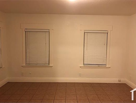 4th image of 184 N Autumn St #A