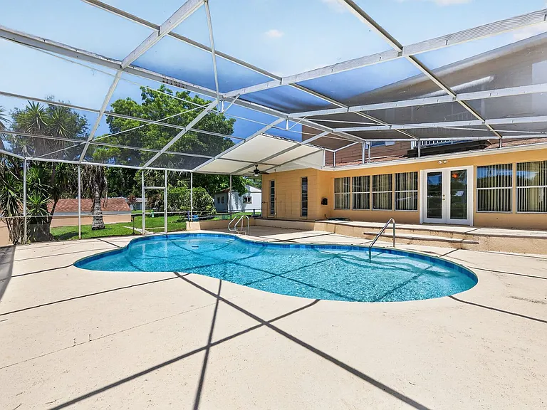 1627 Canal Ct — Photo 33