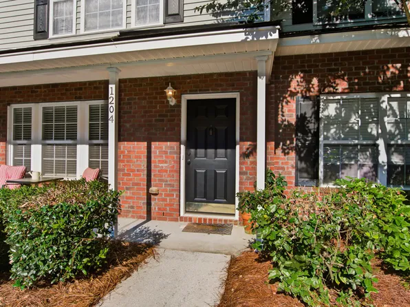 1204 Pine Bluff Dr, Summerville, SC 29483