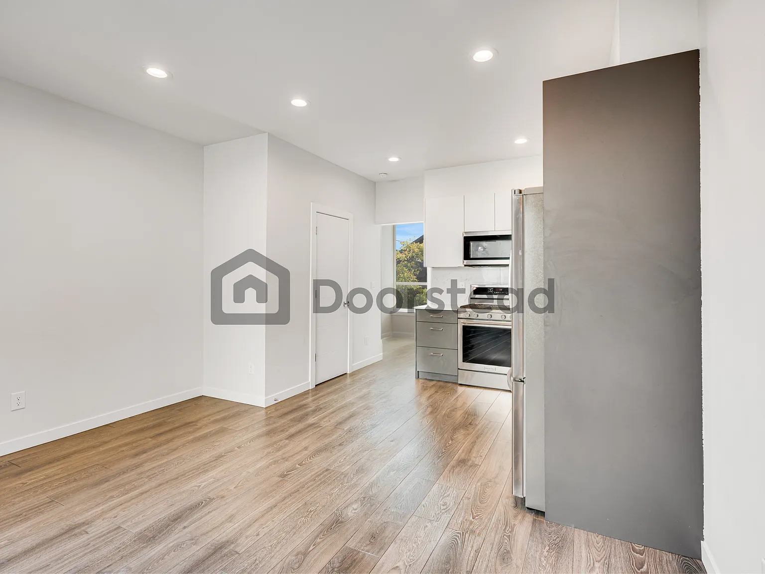 3 bed, 3.5 bath, 1250 sqft, $3,410 — Photo 3