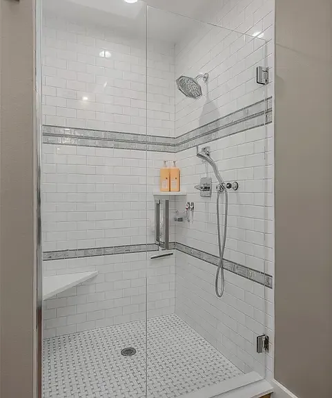 104 Devereaux Dr — Photo 2