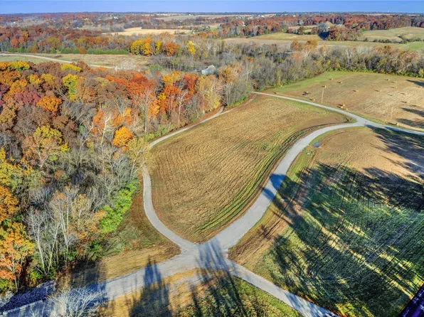 201 Holt Farm Dr #21, Wentzville, MO 63385