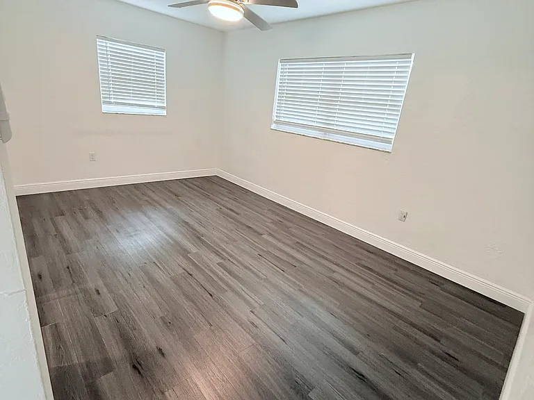 1557 Robinson Dr N — Photo 20
