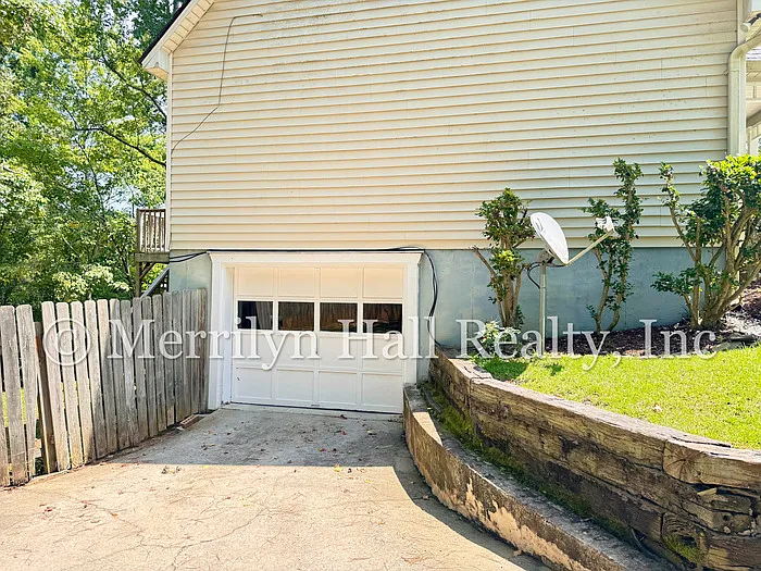 3 bed, 2.0 bath, 1450 sqft, $1,795 — Photo 2