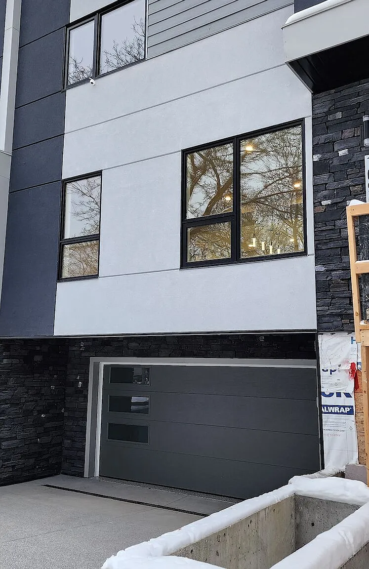 10905 94 Street Northwest, Edmonton, Alberta, Canada, T5H 1G1 — Photo 1