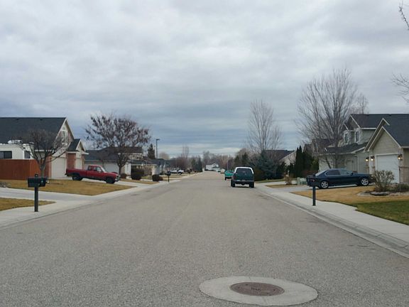 5th image of 2011 W Roberts Ave