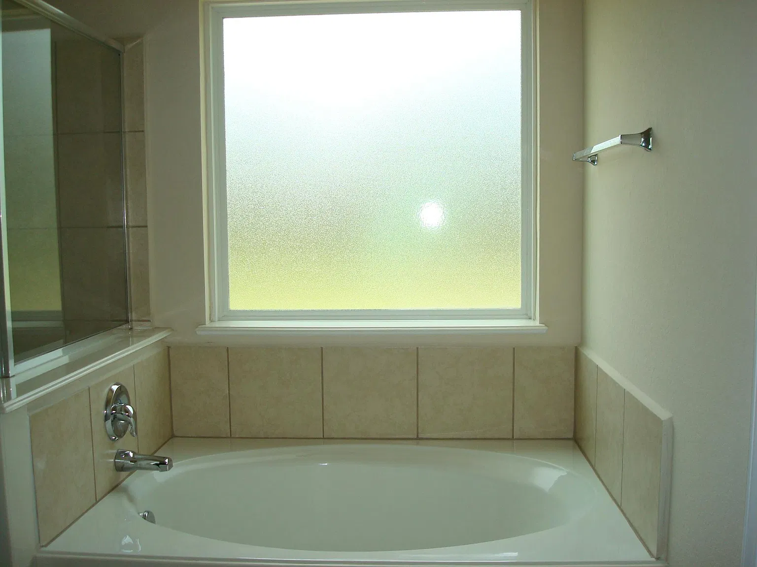 3 bed, 1826 sqft, $2,100 — Photo 4