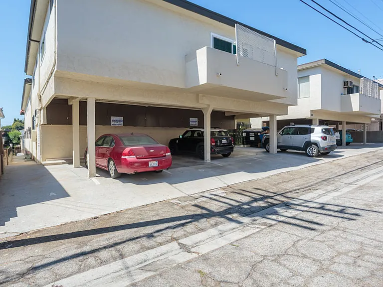 1324 Barry Ave #8 — Photo 3
