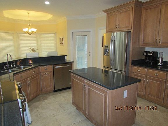 4th image of 1633 Fairway Dr