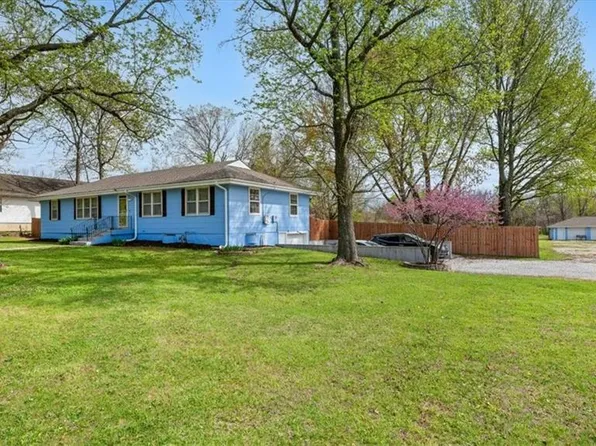 5903 E 137th St, Grandview, MO 64030