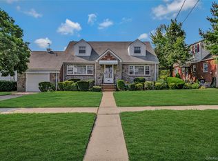 908 6th Ave, New Hyde Park, NY 11040