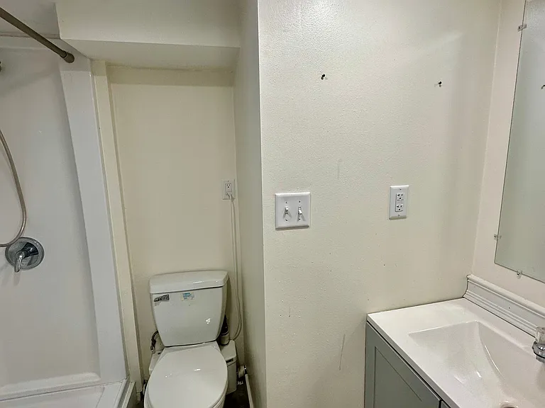 212 E Henley St — Photo 20