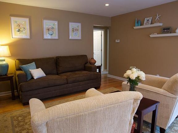 3rd image of 845 Neville St