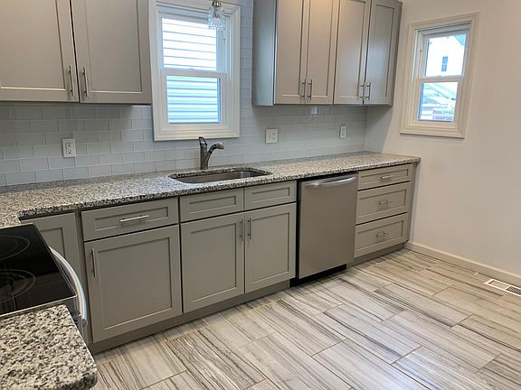 5th image of 35 Eaglewood Ave