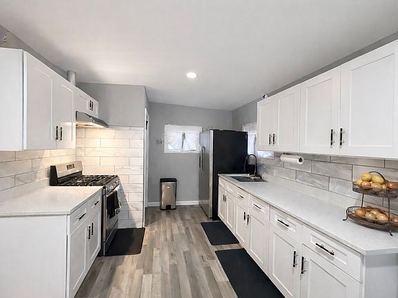 3rd image of 23126 W Oak St