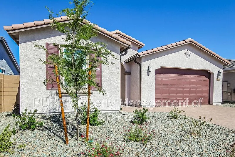 5 bed, 3.0 bath, 2233 sqft, $2,595 — Photo 2