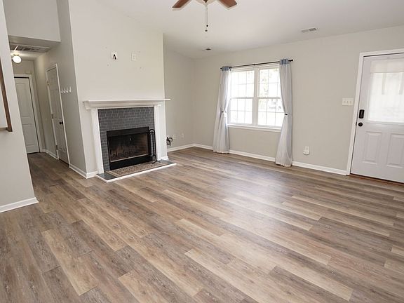4th image of 301 Scranton Ct