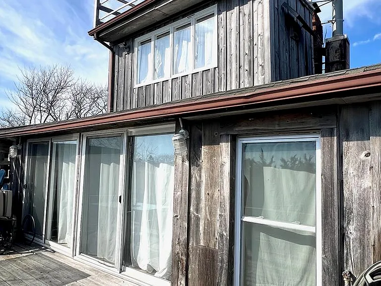 252 Oak Beach Rd #1 — Photo 1