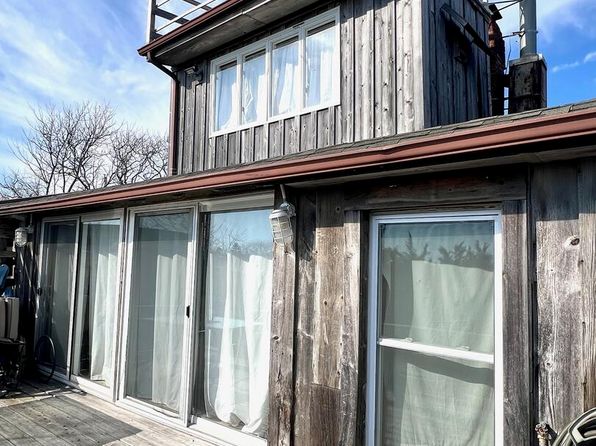 252 Oak Beach Rd #1