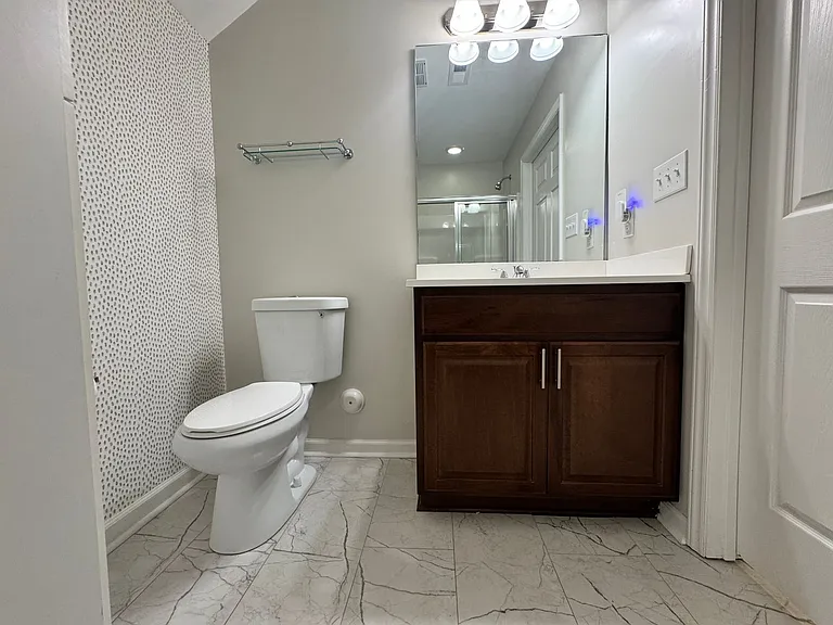 4704 Pennoak Ln #C — Photo 14