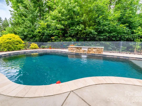 124 Tomahawk Dr, Mooresville, NC 28117
