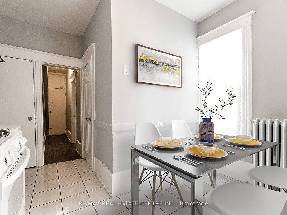 1413 Dundas St W #1