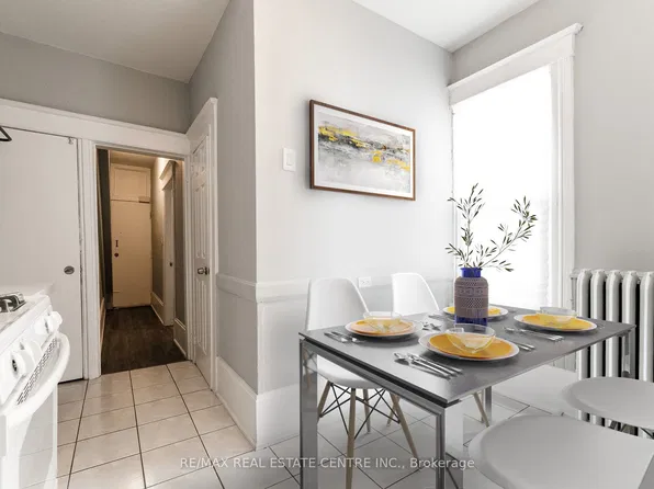 1413 Dundas St W #1, Toronto, ON M6J 1Y4