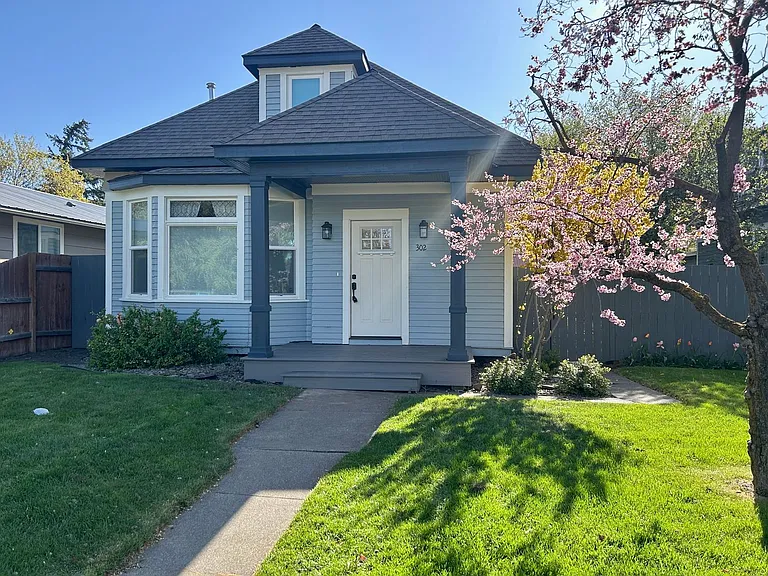 302 S Anderson St — Photo 2