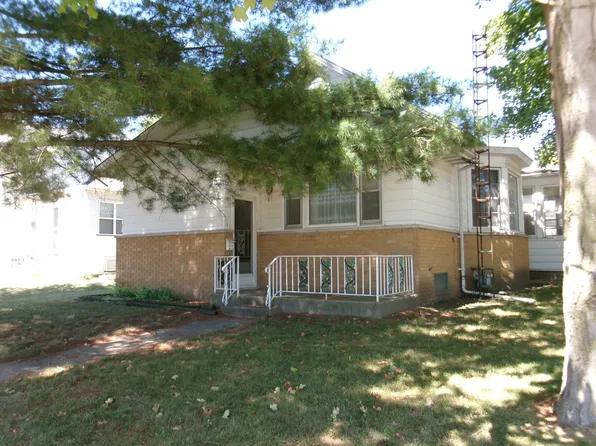 2305 1st St, Peru, IL 61354