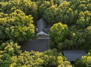 5484 Waldon Rd, Clarkston, MI 48348