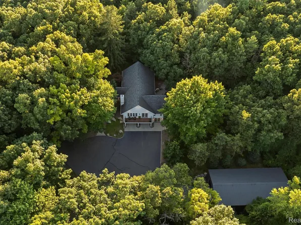 5484 Waldon Rd, Clarkston, MI 48348