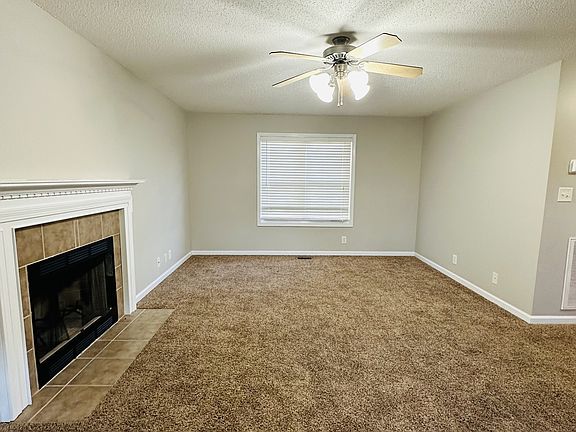 3rd image of 1393 Jenny Ln