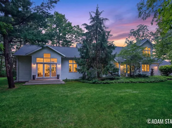 3896 E Croton Dr, Newaygo, MI 49337