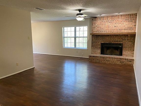 3rd image of 124 Linda Ln