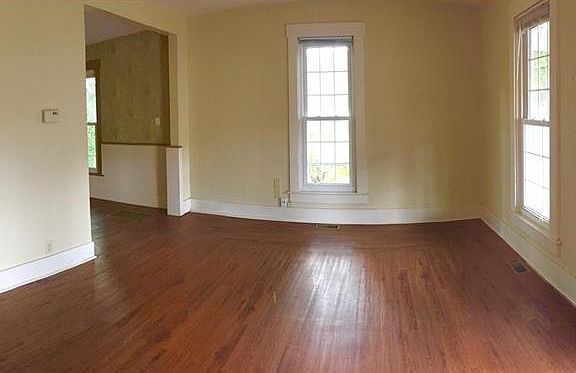 4th image of 209 S Henry St