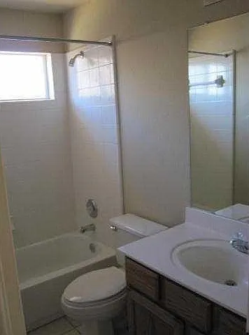 728 Abbeyglen Castle Dr — Photo 12