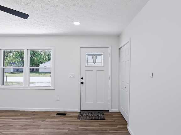 3rd image of 4047 Aspen Way
