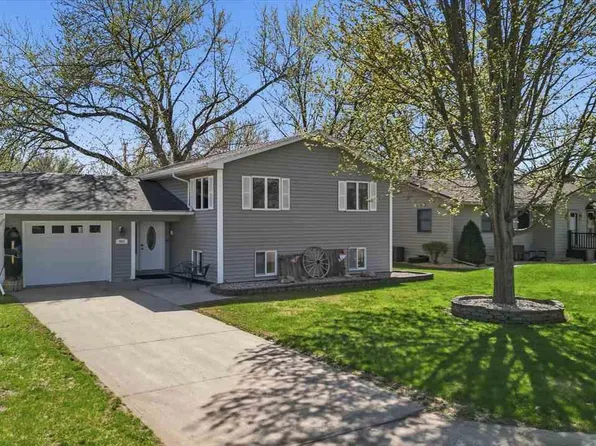 802 1st St SW, Madelia, MN 56062