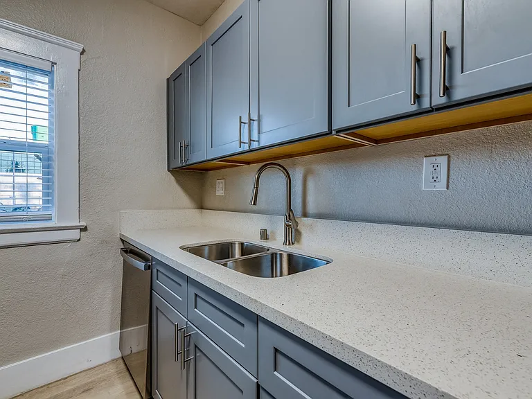 City View Apartments — Photo 12