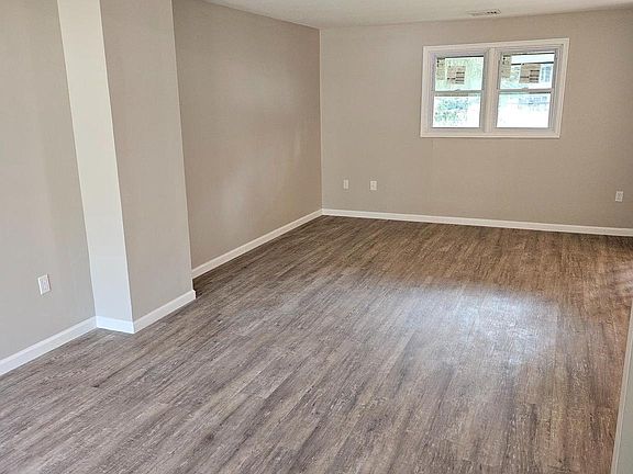 5th image of 1316 E Evergreen Dr