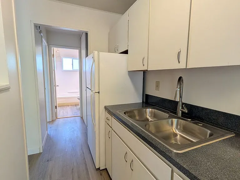 West Slope Apartments — Photo 12