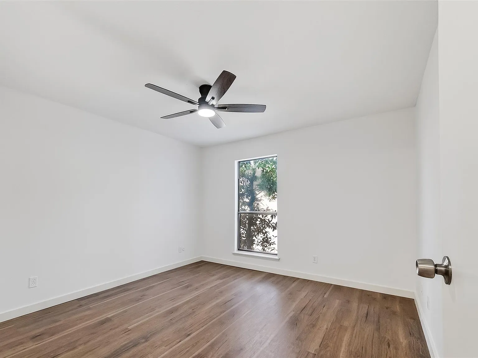 1 bed, 1.0 bath, 696 sqft, $1,100 — Photo 4
